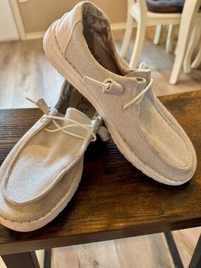 Hey Dudes women’s sz 7 Wendy stretchy, sparkling silver and white womens
